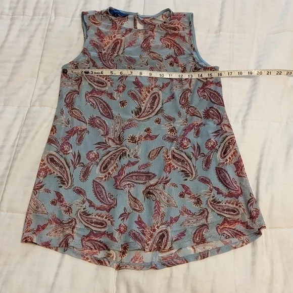 Apt. 9 sleeveless top with slightly sheer shoulder panel size small - Picture 4 of 10